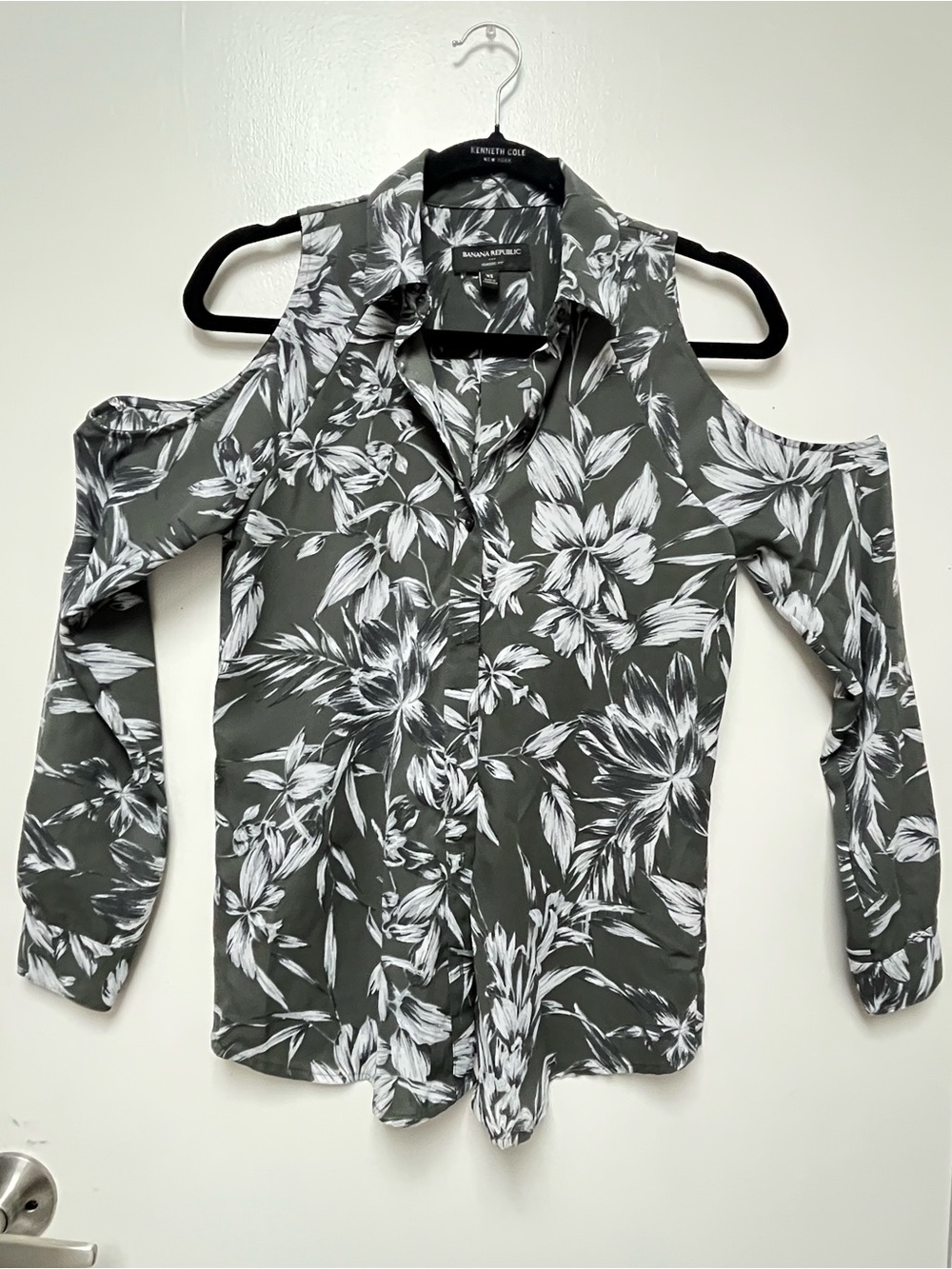 Banana Republic Olive Green and White Floral Cold-Shoulder Button-Up Shirt